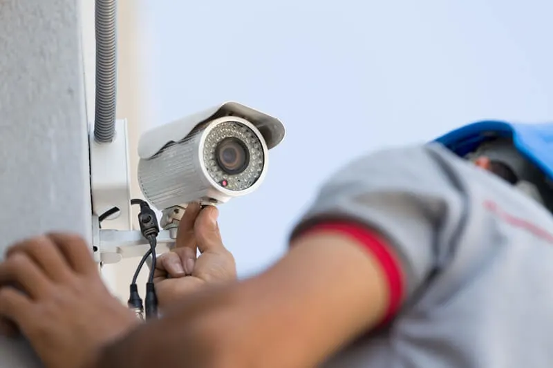 Électriciens à La Prairie pour installer camera sécurité